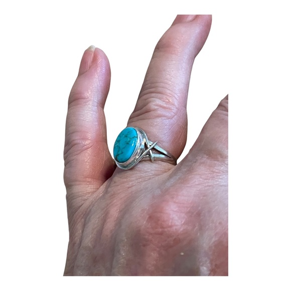 Aztec NV Turquoise Size 8. 9x13mm Bezel Set w/ side crosses in Sterling Silver. - Picture 3 of 12